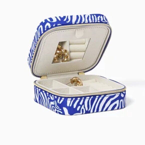 Lilly Pulitzer Quilted Travel Jewelry Case – Martinique Blue Zee Bebe – New - Picture 2 of 13